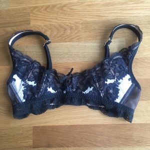 Victoria’s Secret No Wire Lace Bra